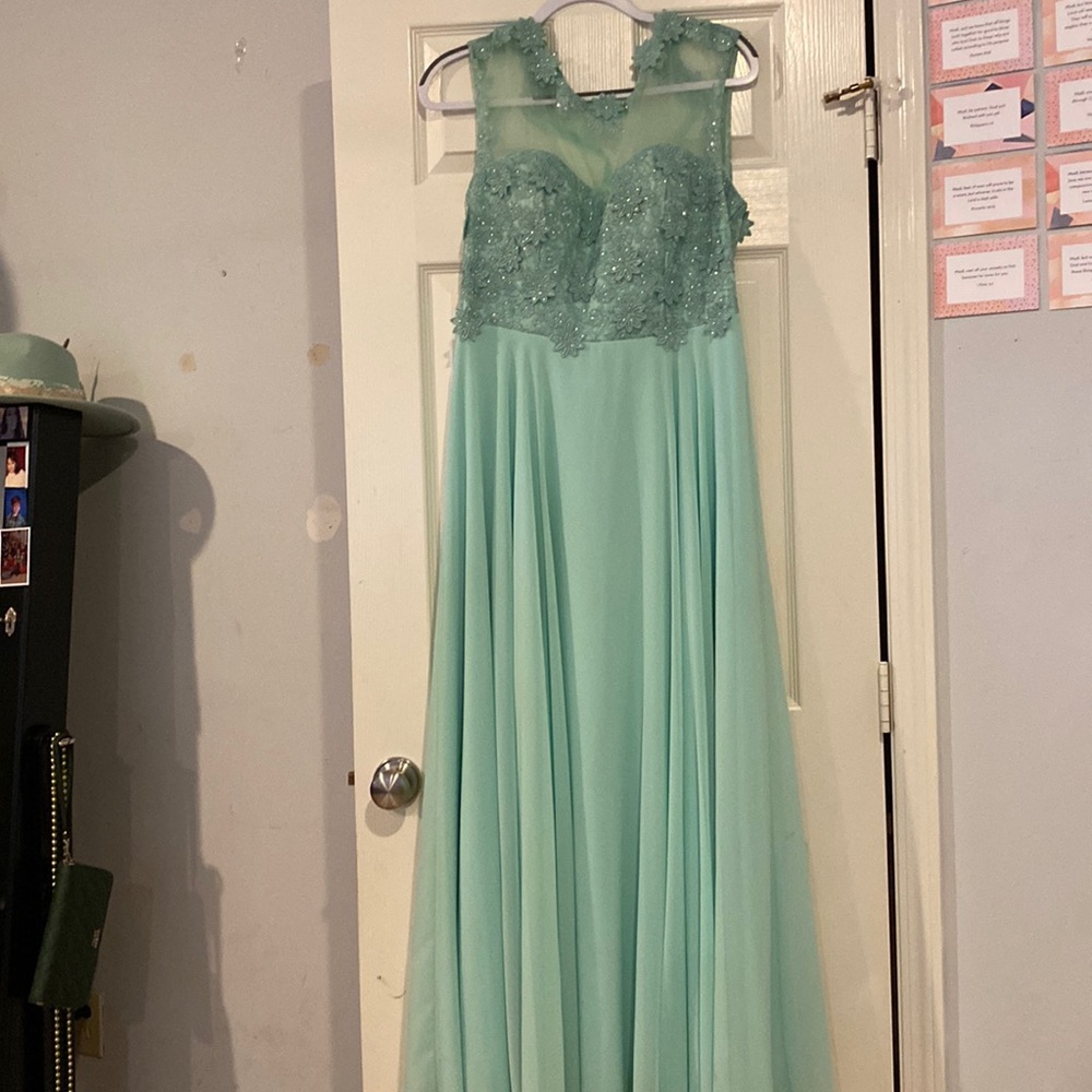 Green prom dress| size: 13 | brand: Macy’s